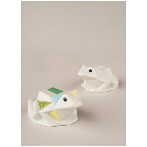 Frog Figurine. Matte White 6