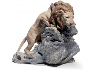 Lion Pouncing Figurine