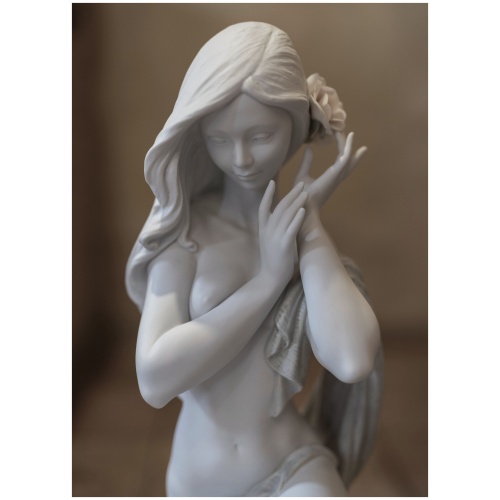 Subtle moonlight Woman Figurine. White. Limited edition 7