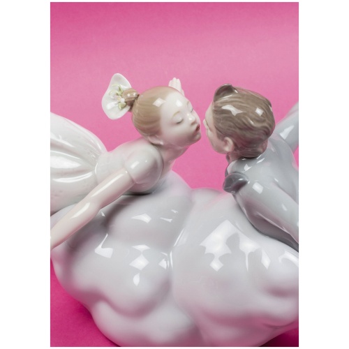 Wedding in the air Couple Figurine 9