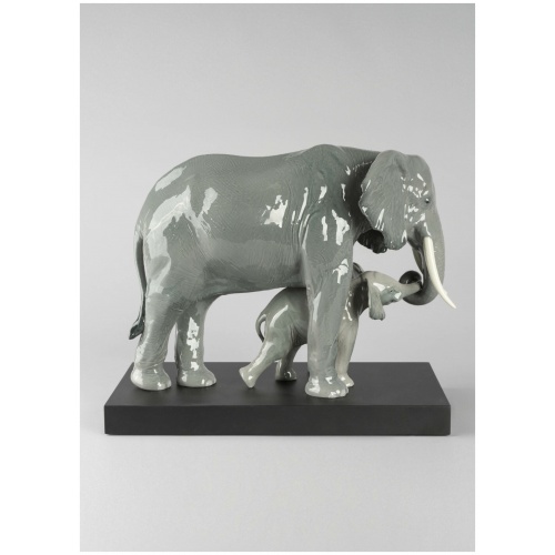 Leading The Way Elephants Sculpture 7