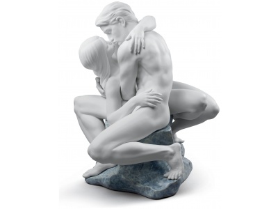 Passionate Kiss Couple Sculpture