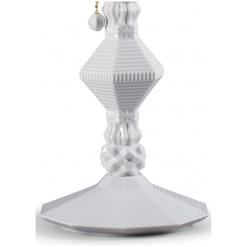 Belle de Nuit Table Lamp. White (UK) 8