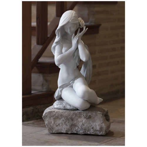 Subtle moonlight Woman Figurine. White. Limited edition 8