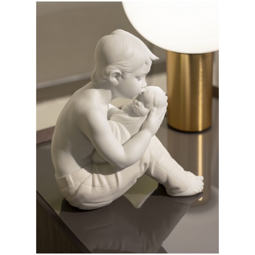 Welcome home Children Figurine 5