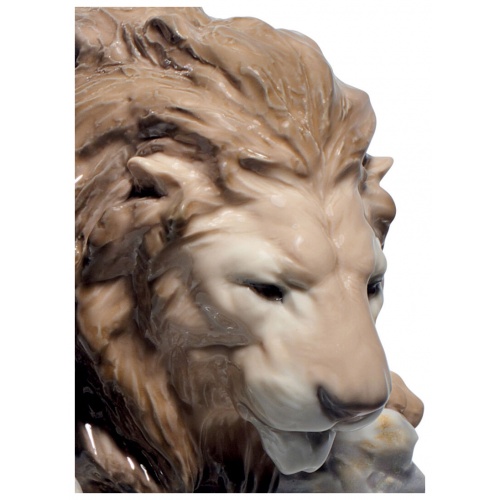 Lion Pouncing Figurine 7