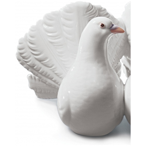 Couple of Doves Figurine 6