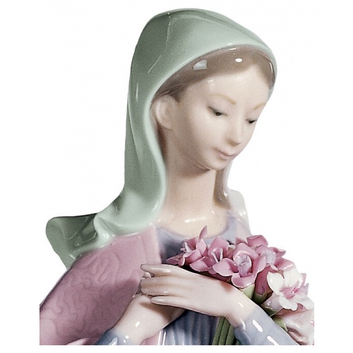 Our Lady with Flowers Figurine 8