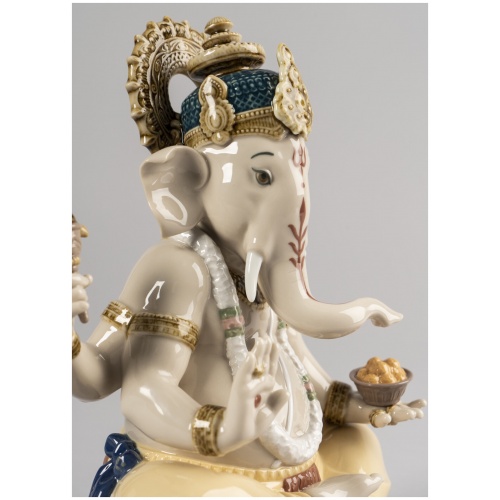 Lord Ganesha Figurine 8