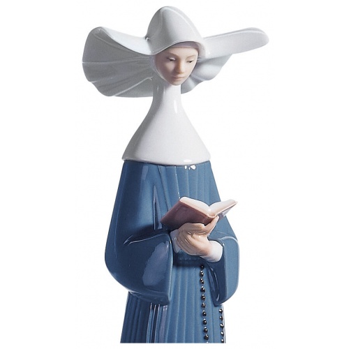 Prayerful Moment Nun Figurine 5