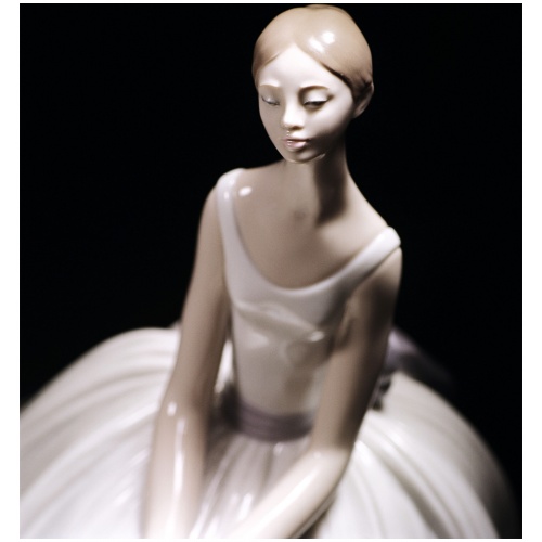 Refinement Ballet Woman Figurine 6