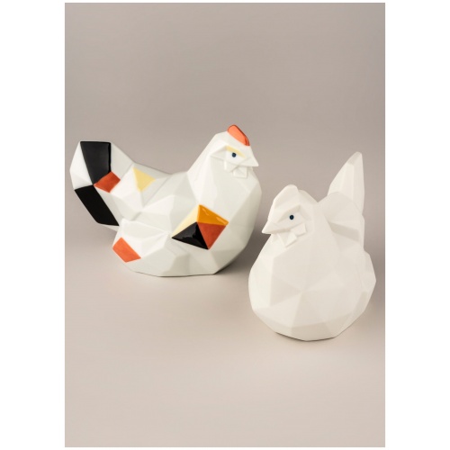 Hen Figurine. Matte White 8