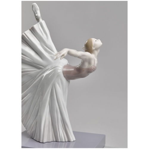 Giselle Arabesque Ballet Figurine 7