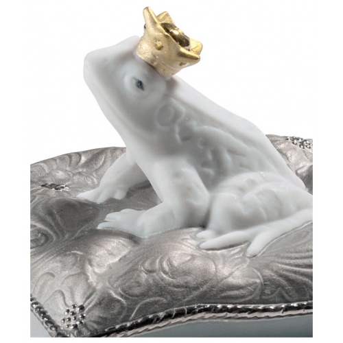 Enchanted Prince Frog Figurine. Golden Lustre 5