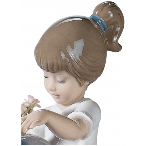 An Elegant Touch Girl Figurine 7