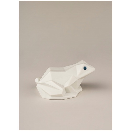 Frog Figurine. Matte White 9