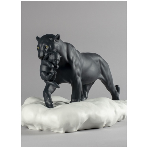 Black Panther with Cub Figurine 8