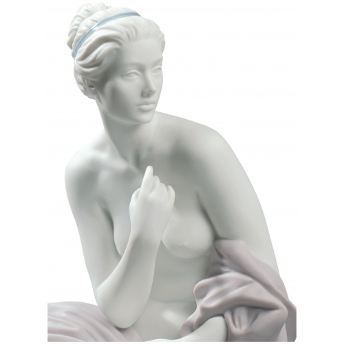 Sitting Bather Woman Figurine 5