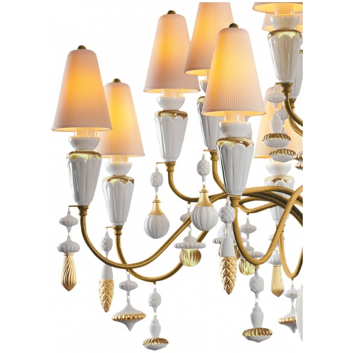 Ivy and Seed 20 Lights Chandelier. Medium Model. Golden Luster (CE/UK) 8