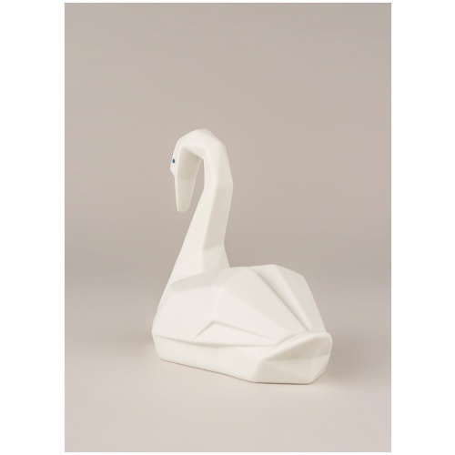 Swan Figurine. Matte White 7