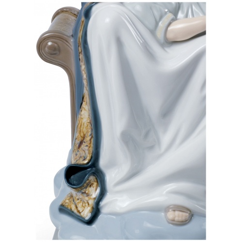 Our Lady of Divine Providence Figurine 7