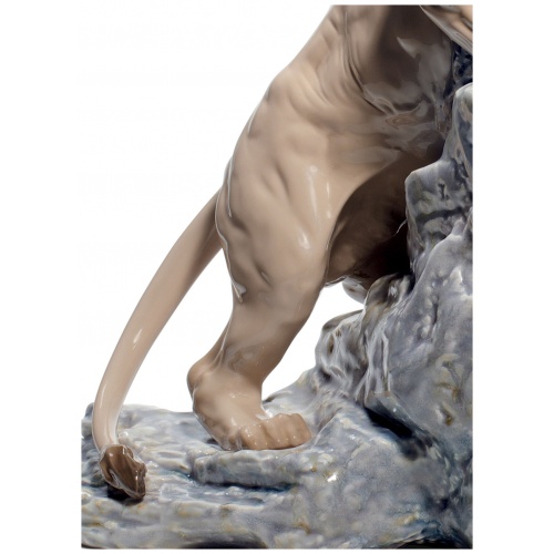 Lion Pouncing Figurine 5