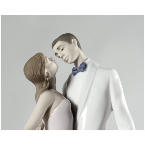 Happy Anniversary Couple Figurine 7