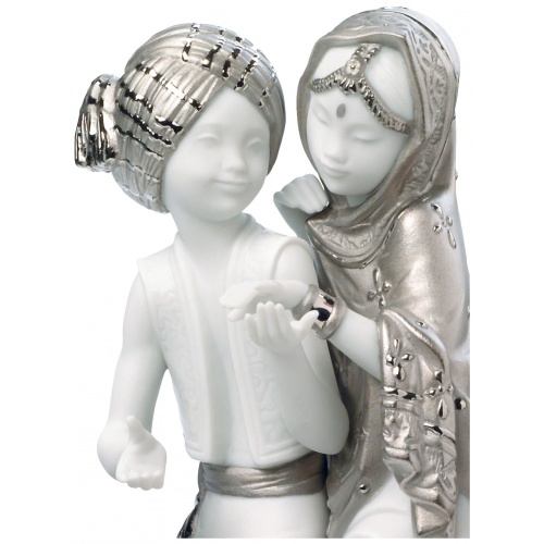 Hindu Children Figurine. Silver Lustre 5