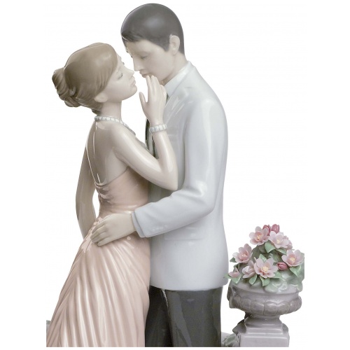 Moonlight Love Couple Figurine. Limited Edition 8