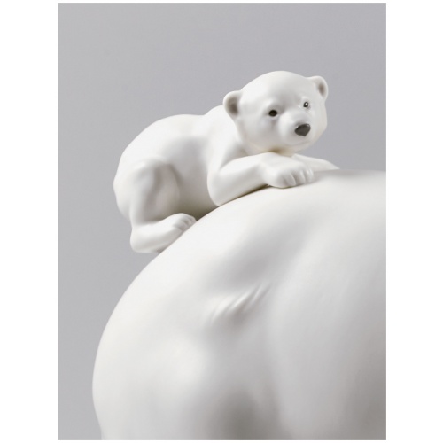 Mummy Bear and Babies Figurine 7