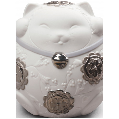 Maneki Neko II Figurine. Silver Lustre 5